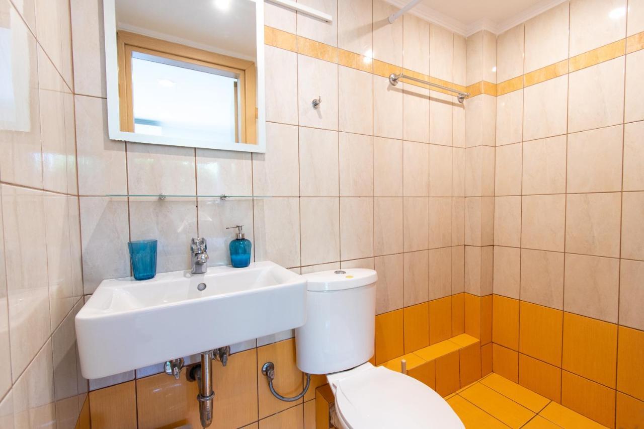 Fotis Apartments Артеміда Екстер'єр фото